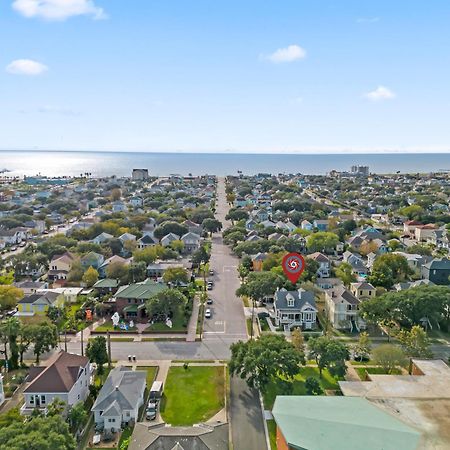 Historic Galveston Family Beach Home With 3 King Beds ภายนอก รูปภาพ